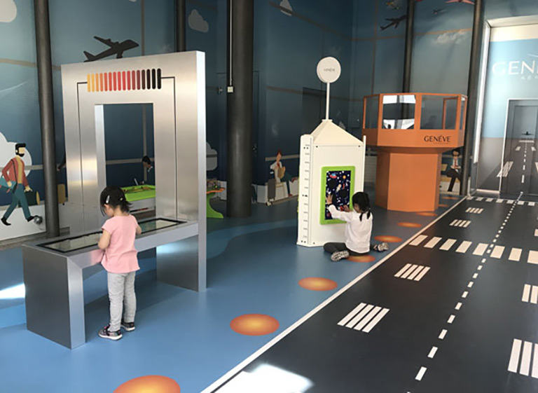 IKC Geneve Flughafen-Spielecke für Kinder IKC Geneve Flughafen-Spielecke für Kinder