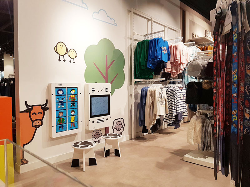 IKC-Spielecke für Kinder im Bekleidungsgeschäft C&A IKC-Spielecke für Kinder im Bekleidungsgeschäft C&A