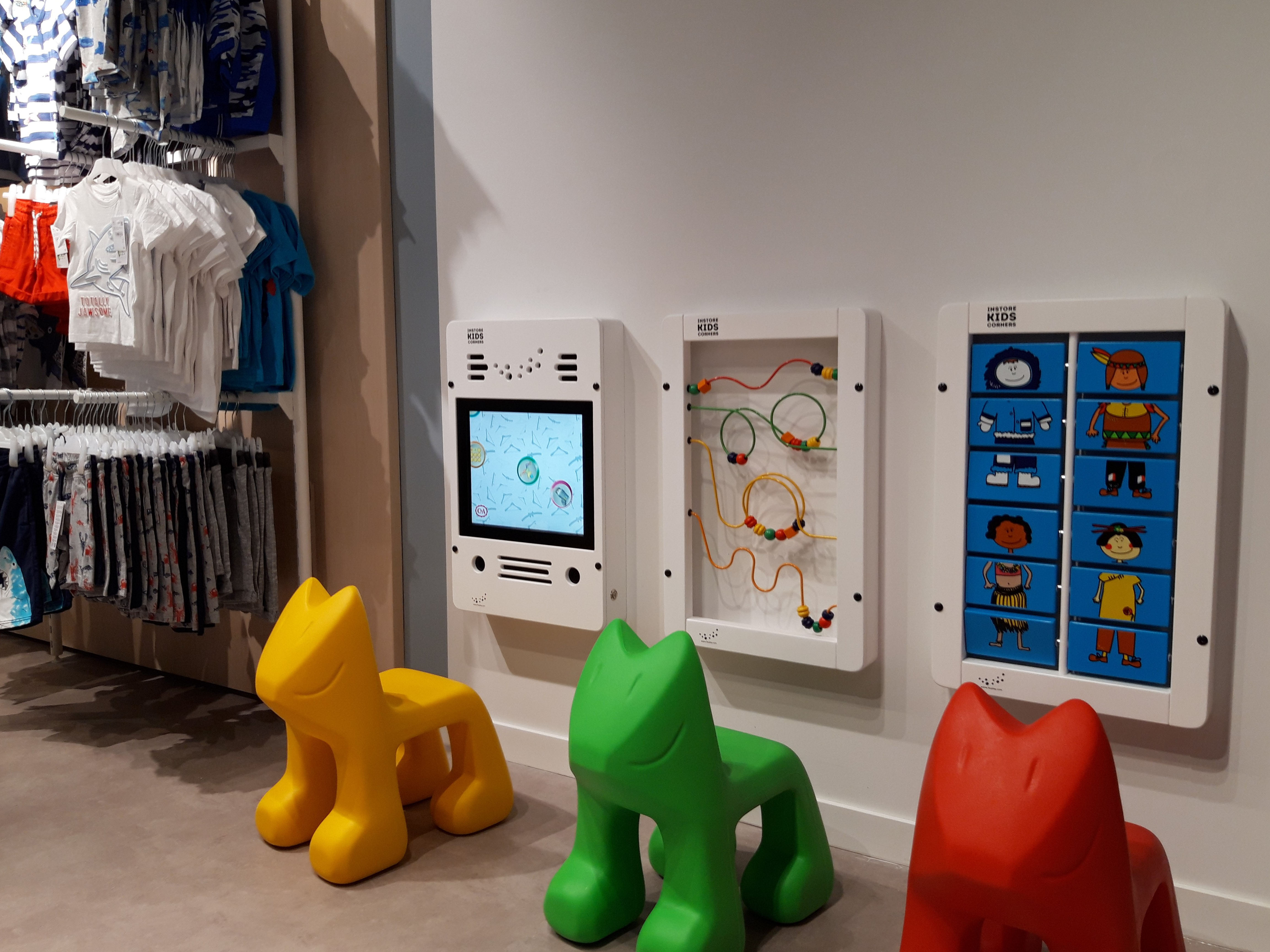 IKC-Spielecke für Kinder im Bekleidungsgeschäft C&A IKC-Spielecke für Kinder im Bekleidungsgeschäft C&A