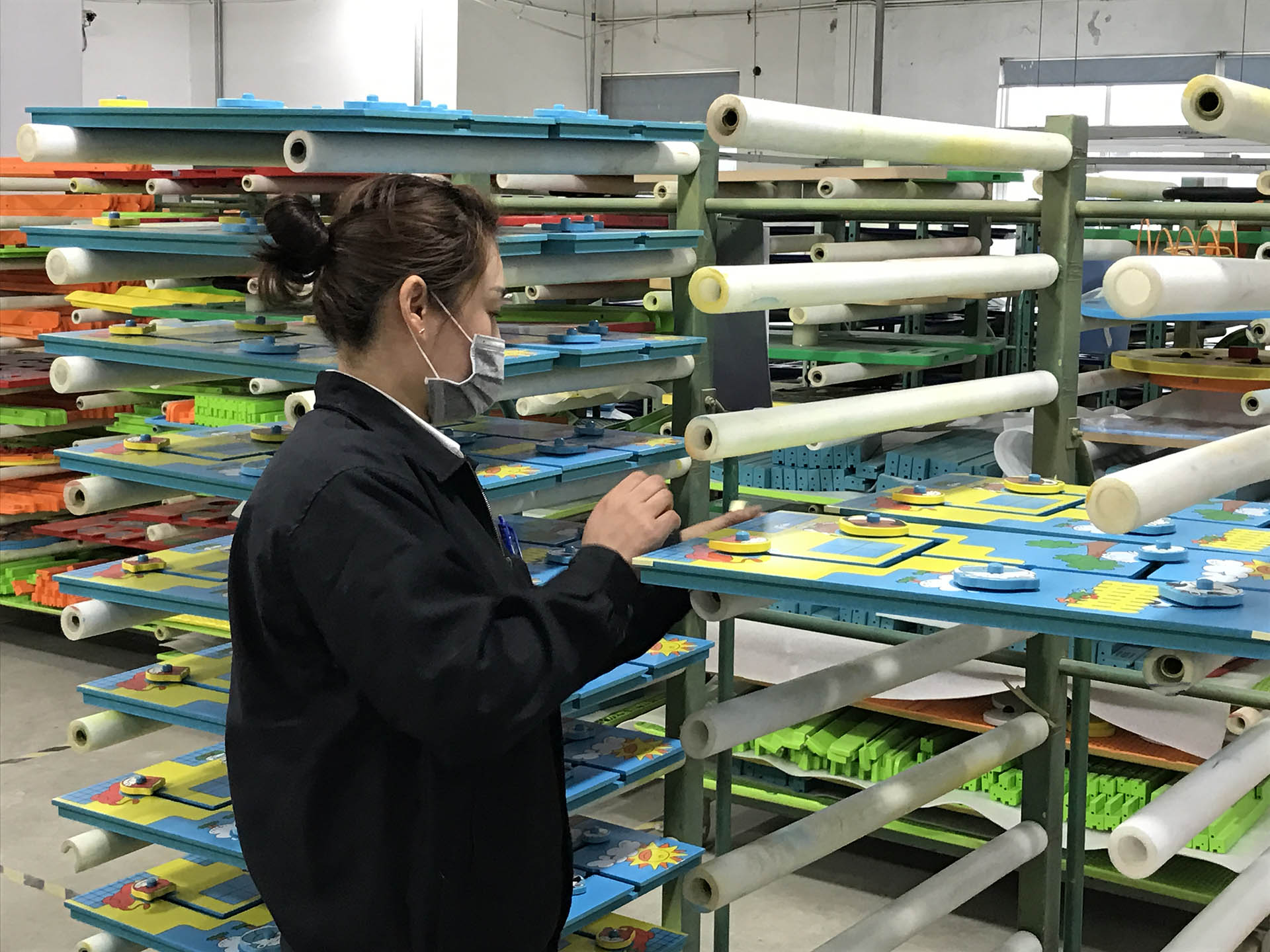 Hier werden die Spielmodule in unserer Fabrik in China hergestellt. Hier werden die Spielmodule in unserer Fabrik in China hergestellt.