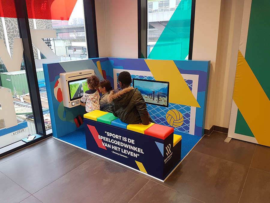 Kinderhoek met interactief spel Kinderhoek met interactief spel