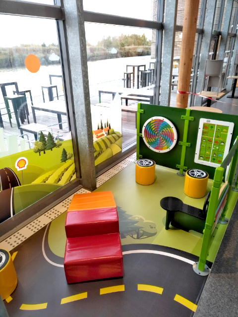 Ein Spielplatz für Kinder an Shell-Tankstellen in Frankreich Ein Spielplatz für Kinder an Shell-Tankstellen in Frankreich