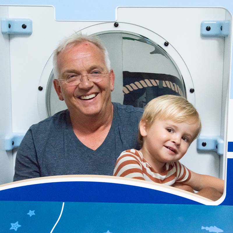 Glückliche Kinder, glückliche Eltern in einer Spielecke des IKC Glückliche Kinder, glückliche Eltern in einer Spielecke des IKC