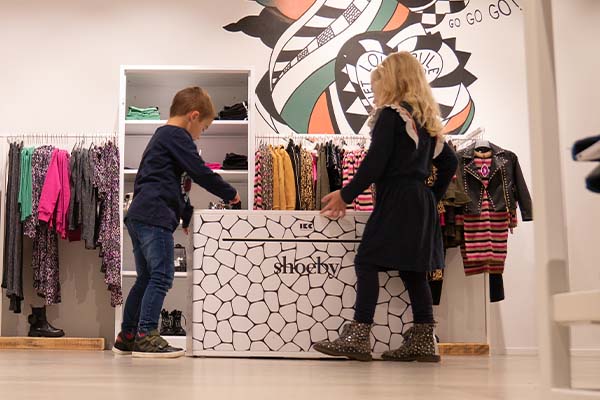 Spielen im Shoeby auf dem TouchTable von IKC Spielen im Shoeby auf dem TouchTable von IKC