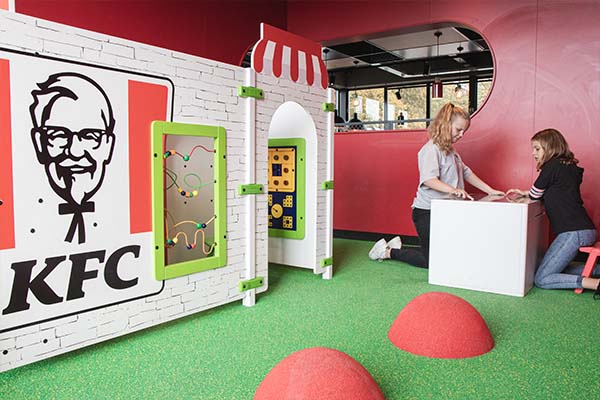 Eine maßgeschneiderte Kinderecke für Ihr Fastfood-Restaurant Eine maßgeschneiderte Kinderecke für Ihr Fastfood-Restaurant