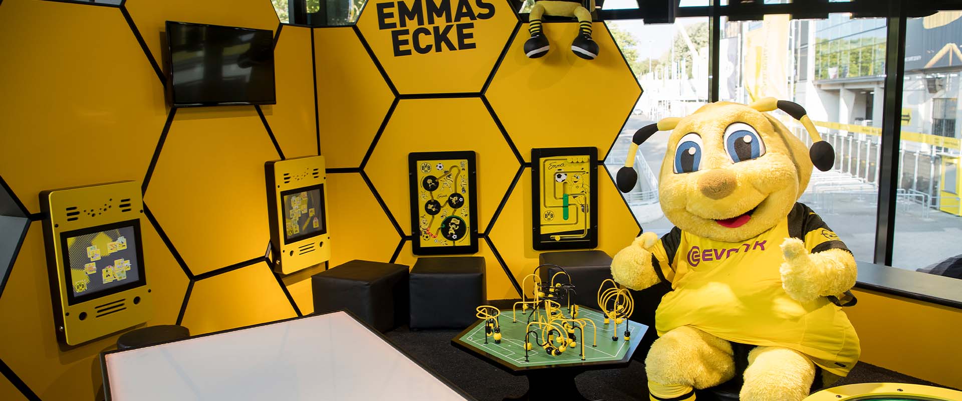 Fanshop Borussia Dormund I Eine Kinderecke ganz im Stil des Fußballvereins Borussia Dortmund mit verschiedenen Spielmodulen von IKC Fanshop Borussia Dormund I Eine Kinderecke ganz im Stil des Fußballvereins Borussia Dortmund mit verschiedenen Spielmodulen von IKC