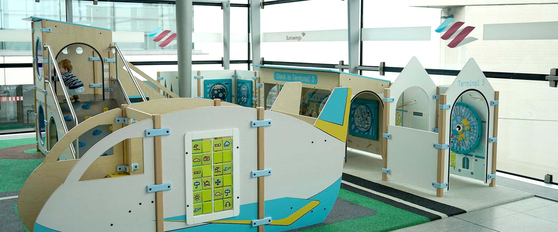 Flughafen Köln I Mit verschiedenen IKC-Spielkonzepten wird das Warten auf den Flug erleichtert Flughafen Köln I Mit verschiedenen IKC-Spielkonzepten wird das Warten auf den Flug erleichtert