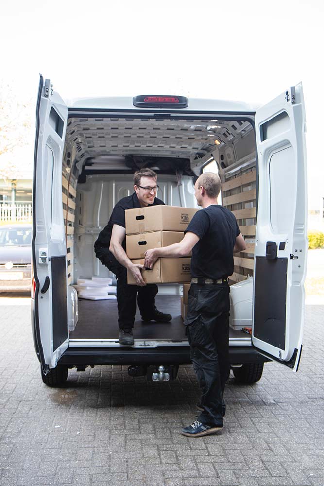 Ingenieure beim Laden von IKC-Spielkonzepten Ingenieure beim Laden von IKC-Spielkonzepten