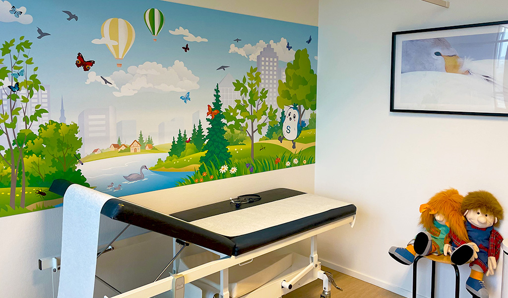 Wanddekoration macht das Krankenhaus für Kinder weniger gruselig Wanddecoraties maken het ziekenhuis minder eng voor kinderen