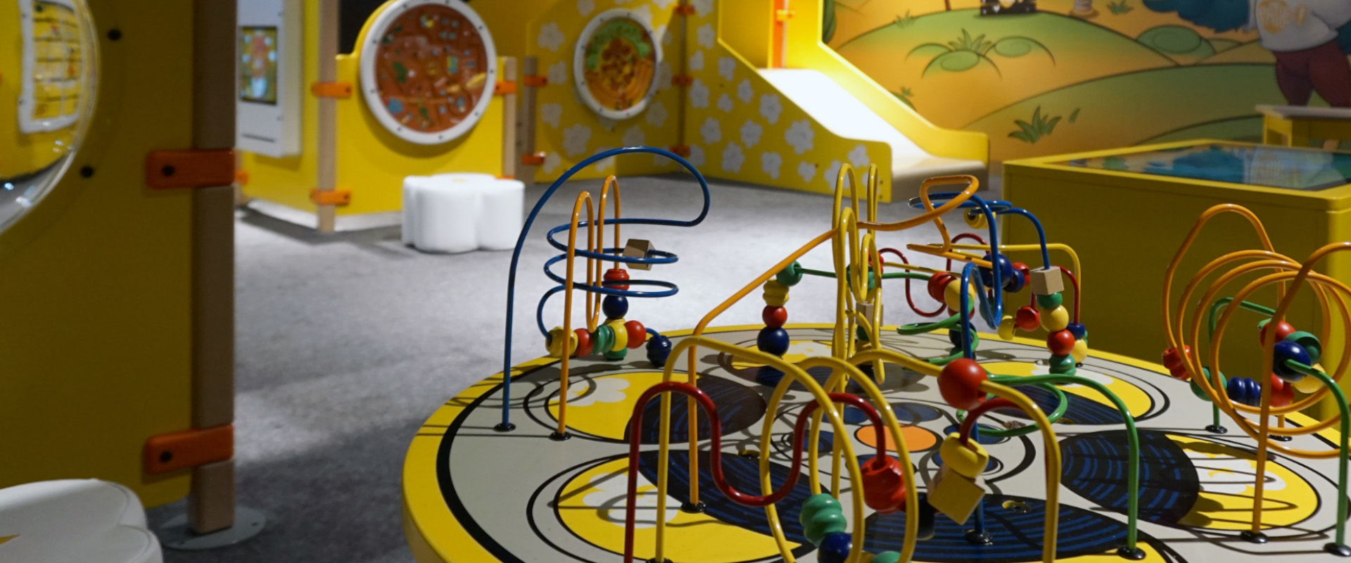 kinderhoek pathe bioscoop speelhoek kinderen spelcomputers wandspeelborden kinderhoek pathe bioscoop speelhoek kinderen spelcomputers wandspeelborden
