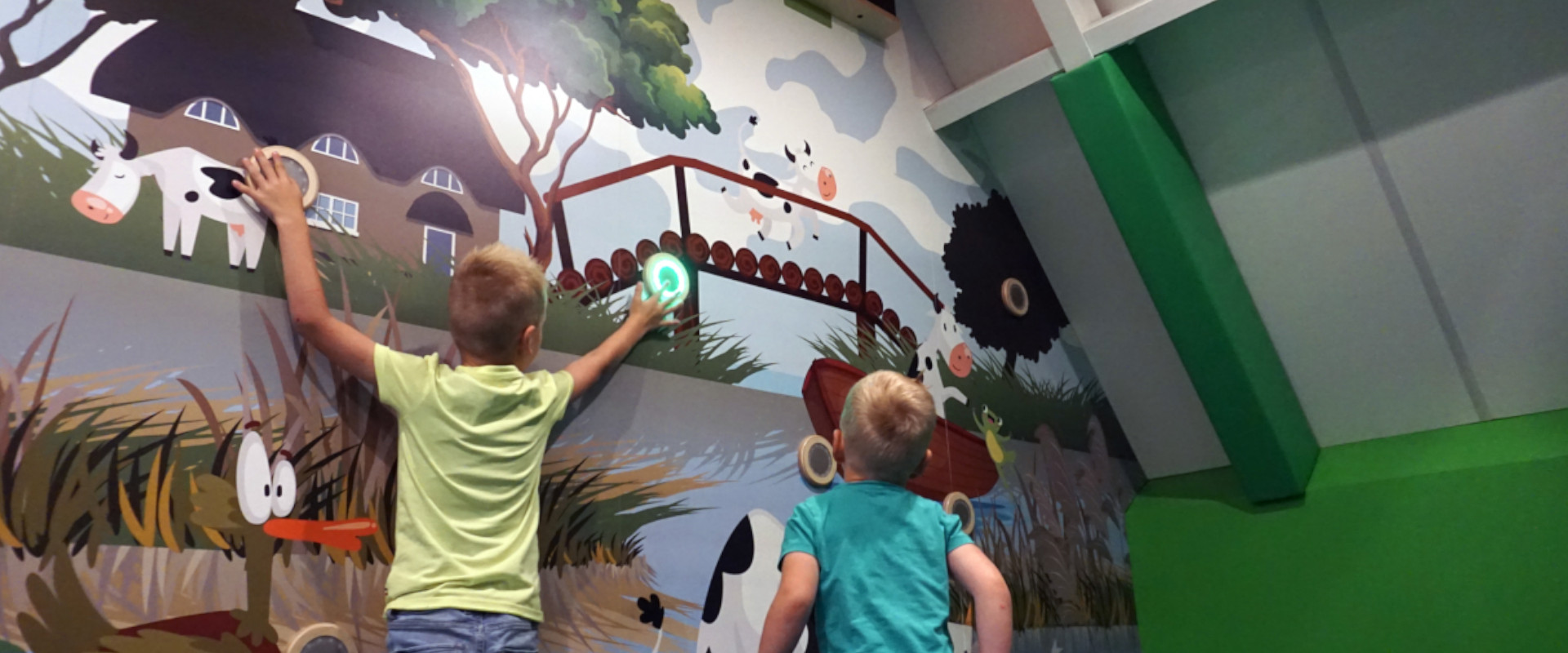 activity wall kinderen wanddesign speelwand drukknoppen Giethoorn activity wall kinderen wanddesign speelwand drukknoppen Giethoorn
