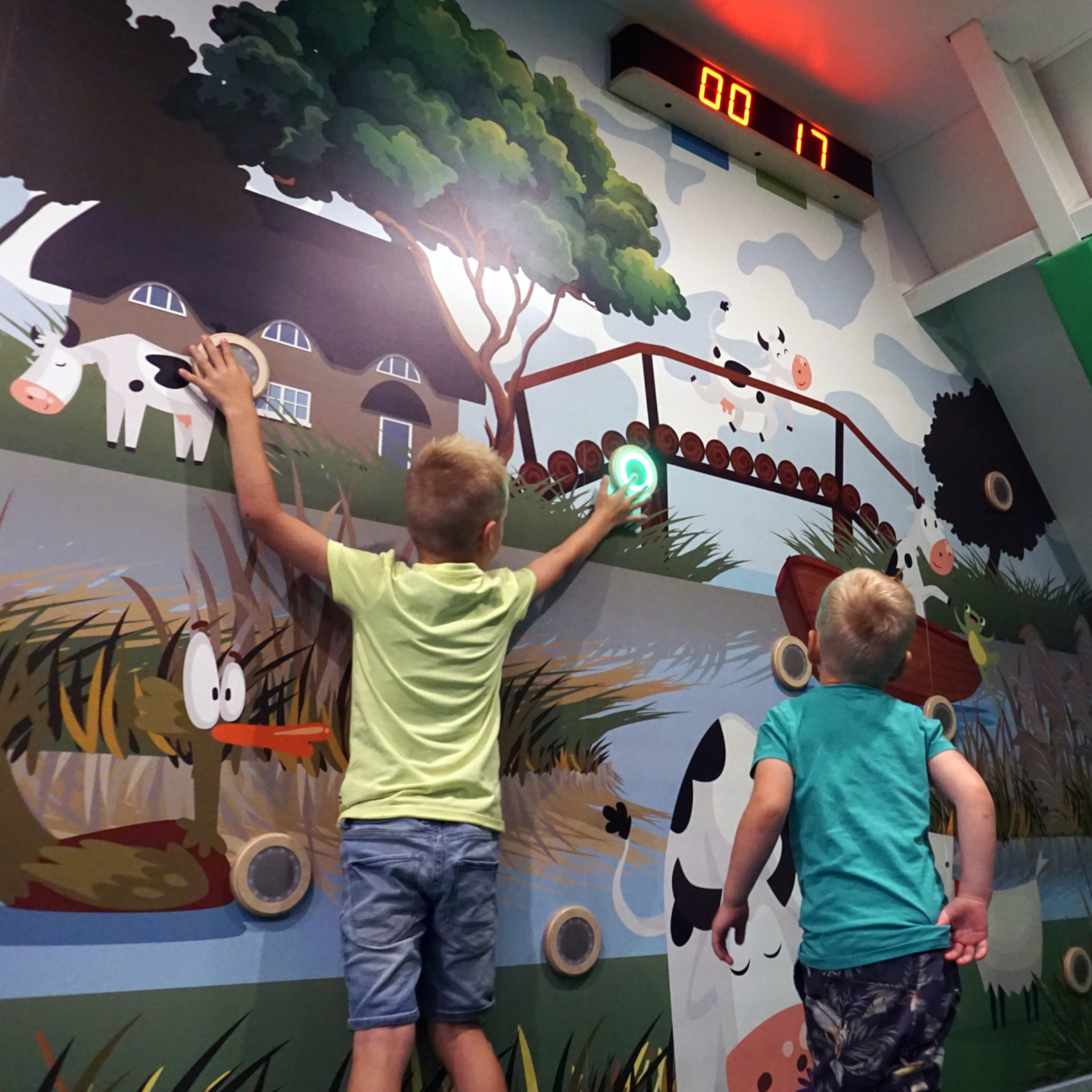 activity wall kinderen wanddesign speelwand drukknoppen Giethoorn activity wall kinderen wanddesign speelwand drukknoppen Giethoorn