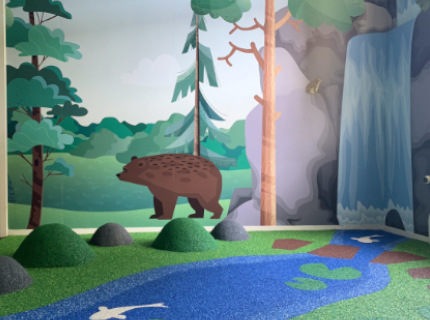 wanddesign kinderopvang natuur waterval beer klimelementen speelhoek wanddesign kinderopvang natuur waterval beer klimelementen speelhoek