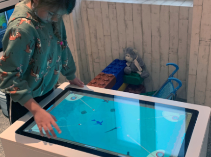 interaktiver Spieltisch für Kinder in einem Restaurant