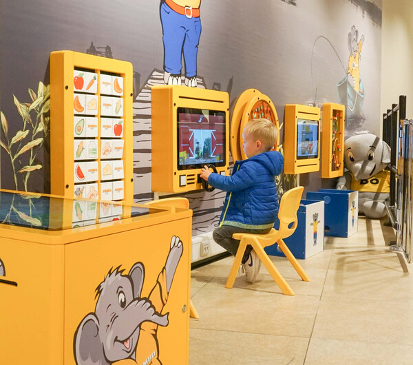 Kinderspeelhoek bij supermarkt Jumbo Els Boek in Leeuwarden Kinderspeelhoek bij supermarkt Jumbo Els Boek in Leeuwarden